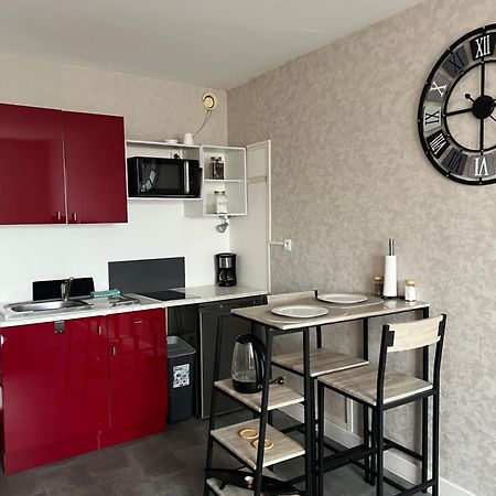 Joli Studio Avec Parking Prive, Bien Situe Moulins  Bagian luar foto