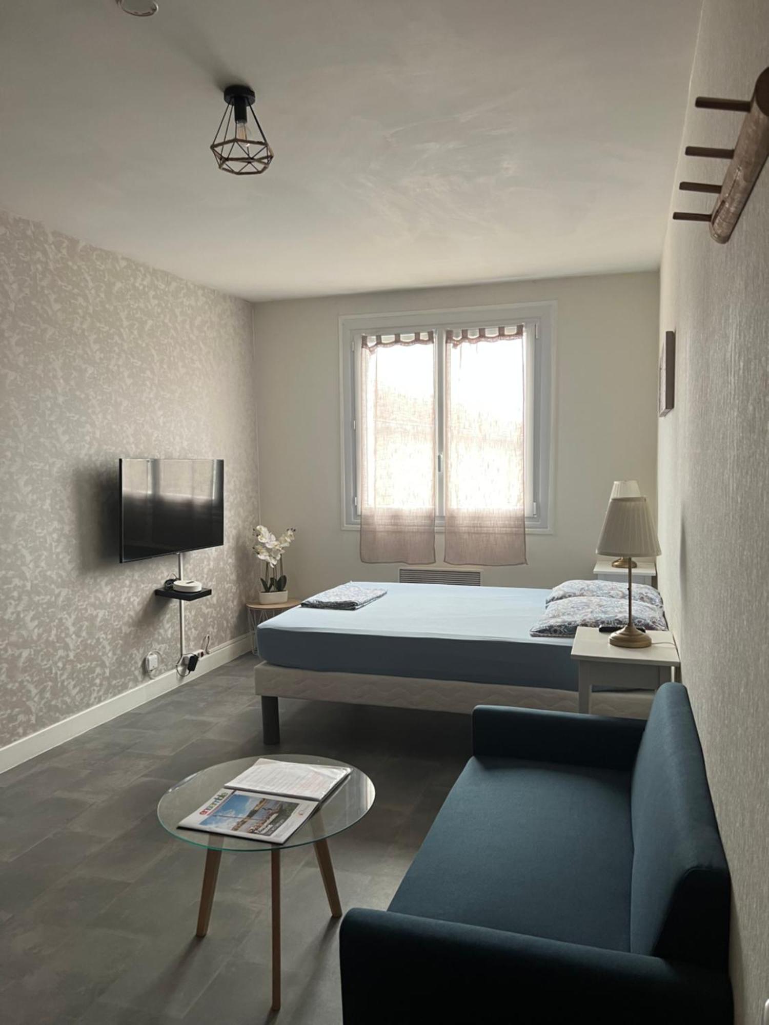 Joli Studio Avec Parking Prive, Bien Situe Moulins  Bagian luar foto